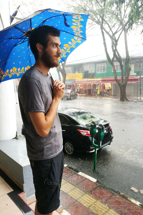 Il drache ! On ne regrettera pas l'achat de notre parapluie aux Philippines durant ce voyage