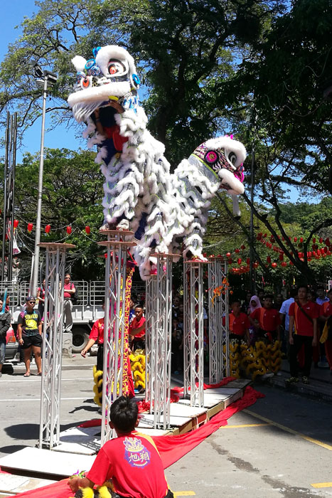 Spectacle pour l'année du Chien à Kota Kinabalu