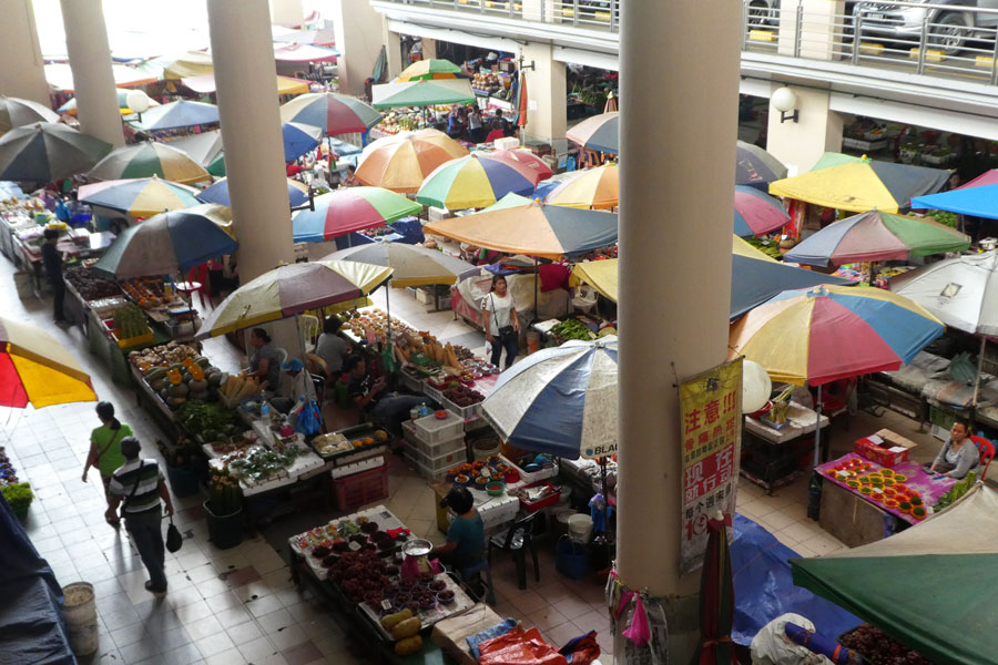 Une mini partie de l'immense marché de Sibu