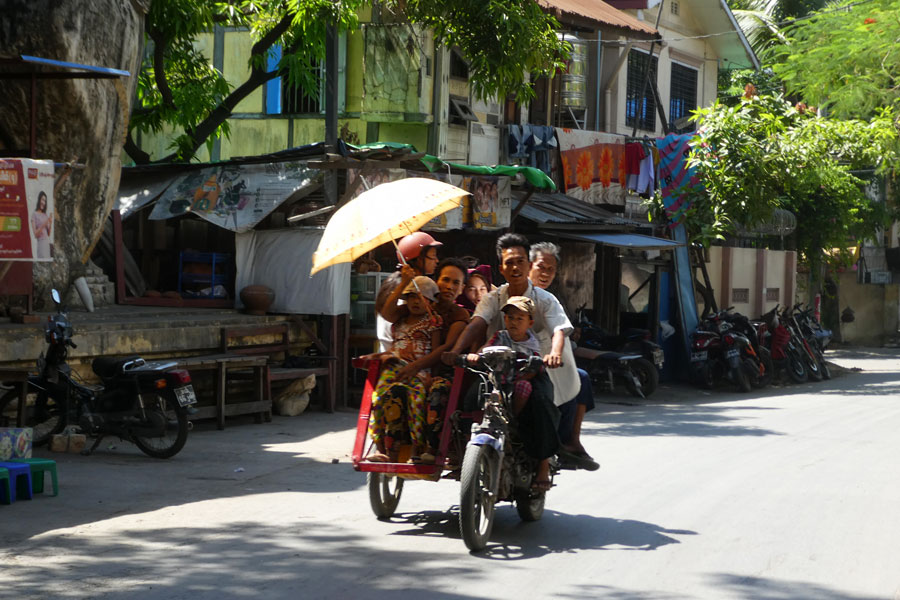Un tuktuk birman complet