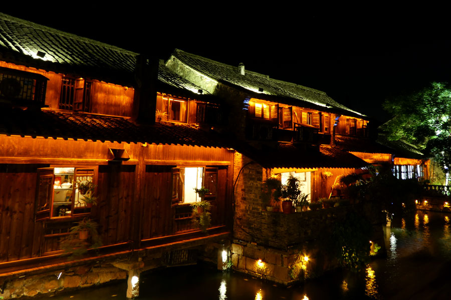 Le illuminations du soir à Wuzhen